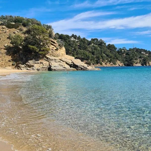 Au petit bonheur parking gratuit, hotel v destinácii Cavalaire-sur-Mer