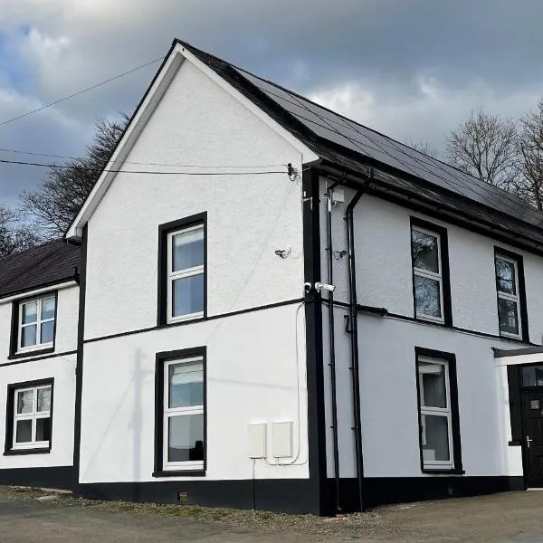 Faerdre Manor Large Holiday Home, hotel en Pont-Tyweli