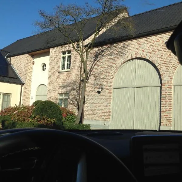 Cosy Studio met Zwembad, hotel in Beringen