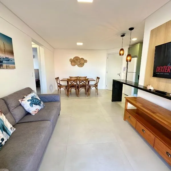 Lindo apartamento 150 metros do mar 2 quartos Nassau, hotel i Bombinhas