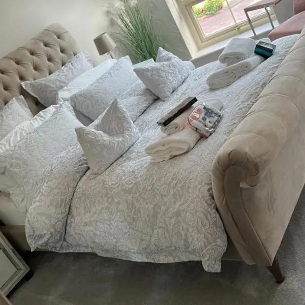 Sleeps 7, entire apartment,with onsite restaurant , INCLUDES breakfast !!!, hotel v destinaci Ebchester