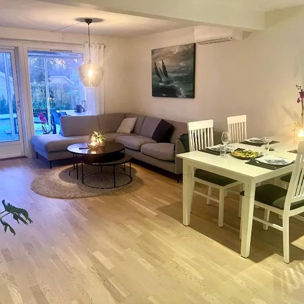 Super fresh appartement with garden WIFI EV Carger，位于Nøtterøy的酒店