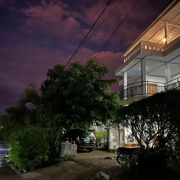 FOUR-G Home Stay & Komodo Tour, hotel in Labuan Bajo