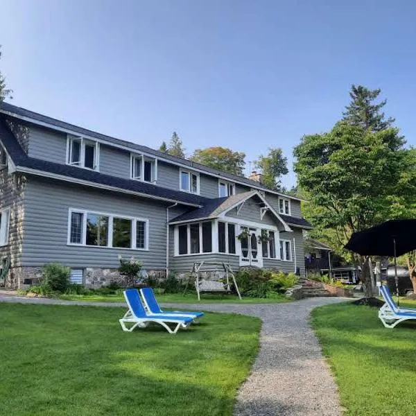 Bonnie View Inn, hotel v destinaci Haliburton