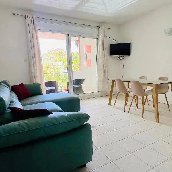 Azur Beach Complex - 1 min from Pereybere beach, hotel in Pereybere