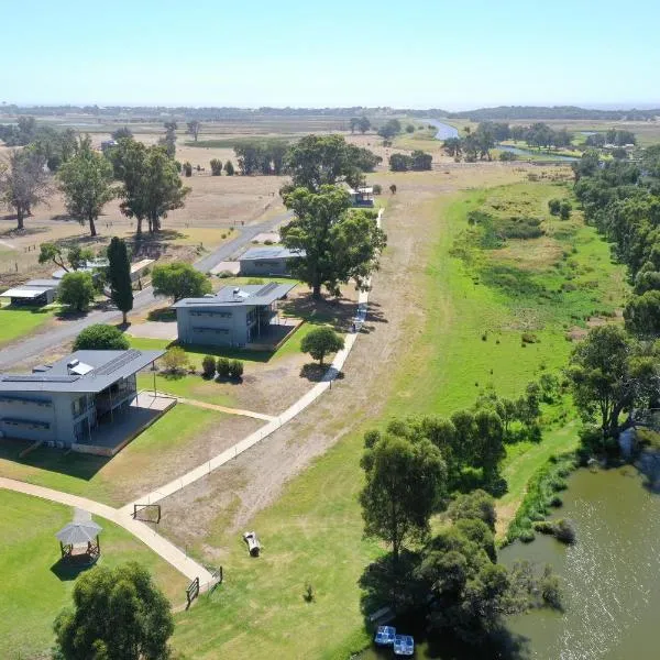 Stirling Estate Chalets, hotel in Capel