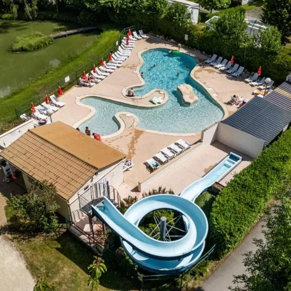 Mobil Home XXL 4 chambres - Camping Country Park, hotel in Touquin