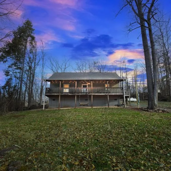 Hillside Hideaway cabin, hotel in Butler