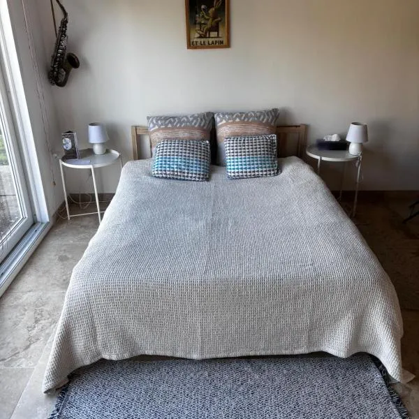 Studio Avec jardin privé, Hotel in Bergerac