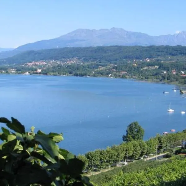 Emma Lake Apartment lago di Viverone, hotel v destinaci Viverone
