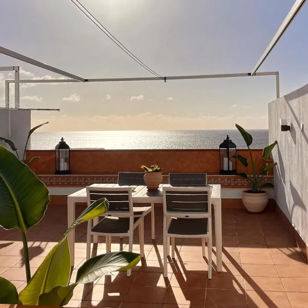 Canary Treasure Sunset By The Sea - Modern Apartment with Ocean Views, hotel v destinaci Candelaria