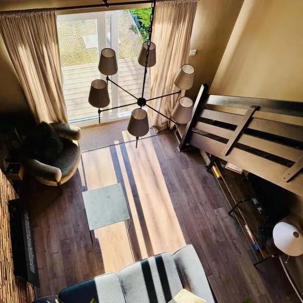 New, unique, tiny house with garden、Wigston Magnaのホテル