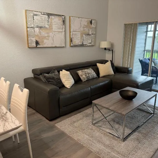 Spacious 2 bedroom Lely Resort condo Naples FL, hotel in Naples