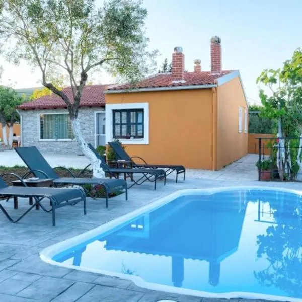 Country House, hotel Kanakádeszben