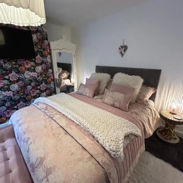 Cannons Loft Central Buxton, Duplex loft 3 bedroom Set over 3 floors stairs no lift sleeps 5, hotel v destinaci Buxton