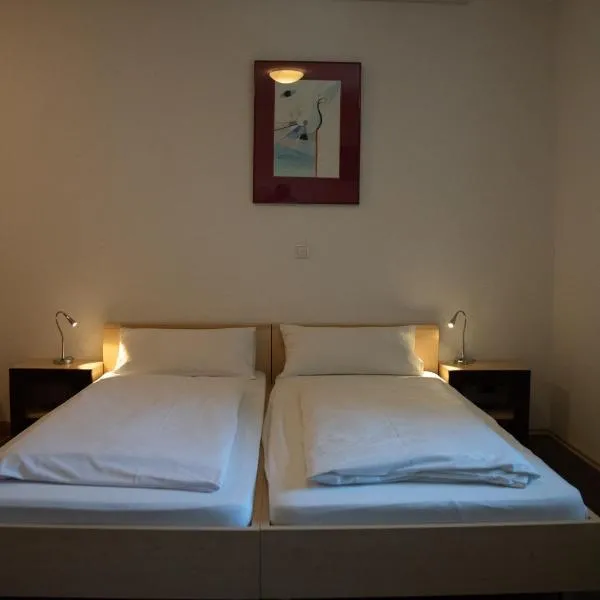 Gästehaus Roming, hotel v destinácii Moosach