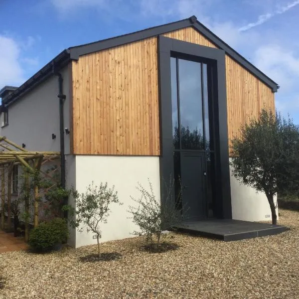 Lanteague Cornwall with stunning Sea Views, hotel in Gillan