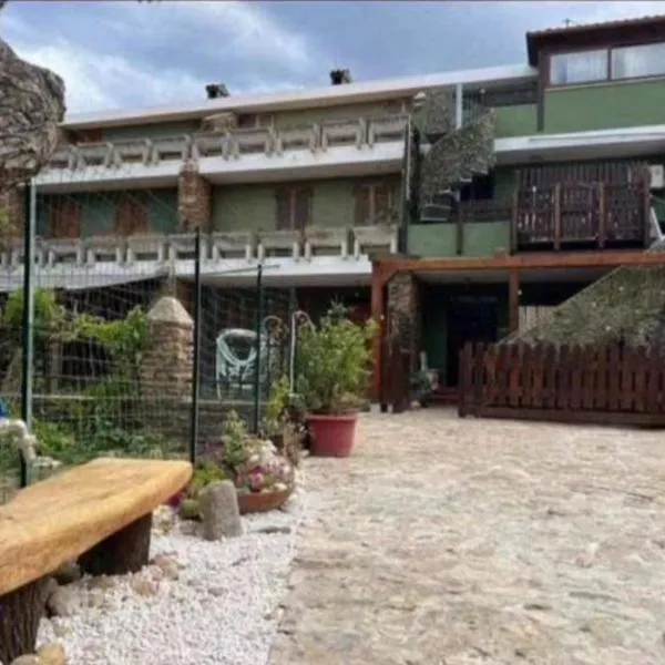 Massetti Rooms Alloggio per coppie sulla costa nord est dell isola a pochi passi dalla spiaggia, Hotel in La Caletta