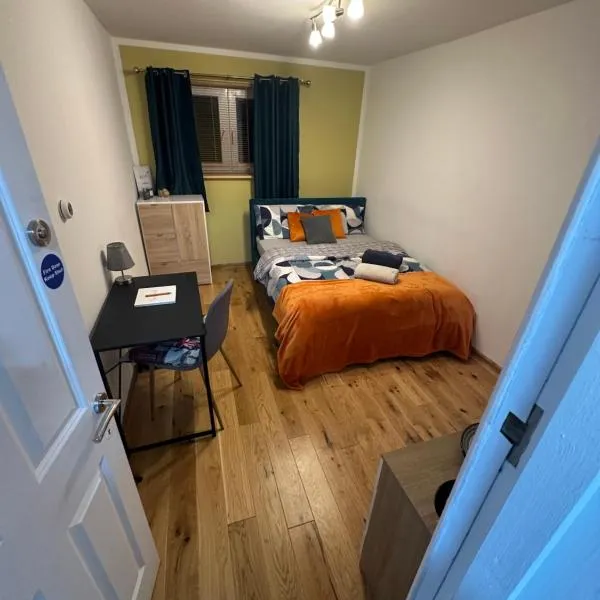 Spacious En-Suite Rooms & Off-Suite Rooms Near Hospital and Shops, hotel in Peterborough