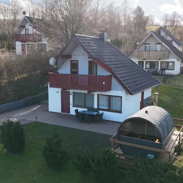 Ferienhaus mit Sauna und Hot-Tub, hotel en Kirchheim