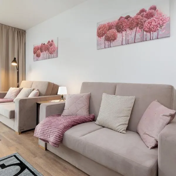 Apartamenty Jantaris by Noclegi Renters, khách sạn ở Mielno