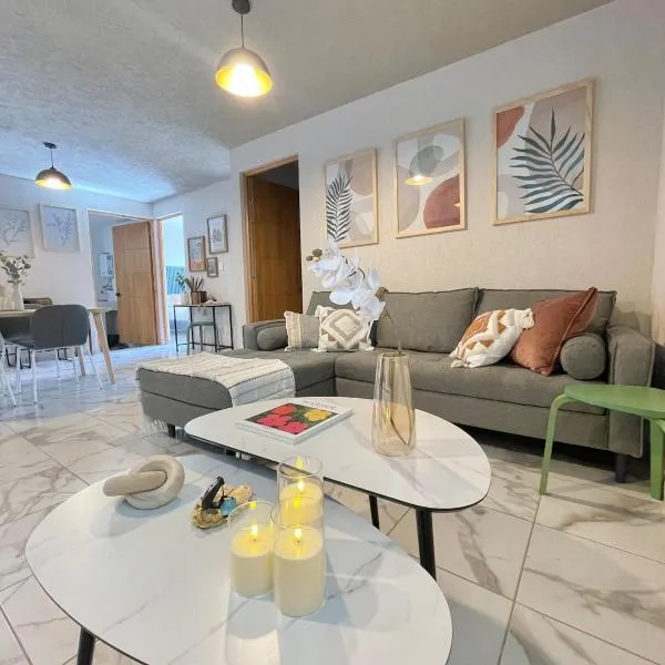 Hermoso Departamento, WiFi, terraza vista al Lago de Pátzcuaro, elevador, free parking, hôtel à Pátzcuaro