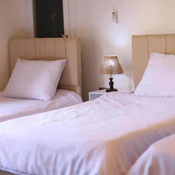 Spacious room in the heart of Cairo, hotel v Káhiře