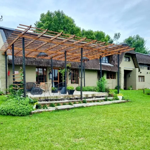 Rustic Farmhouse, Curry's Post - SOLAR POWERED, hotel in Currys Post