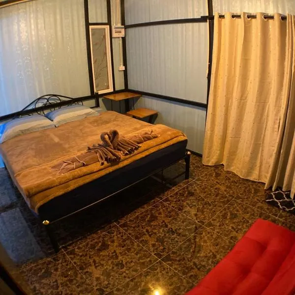 PinkHouse, hotel in Ban Bang Bao