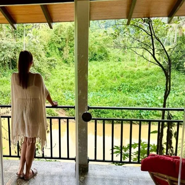 Rainforest River Bay, hotel a Deniyaya