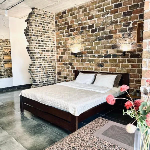 Modern apartments with a coffee machine in the city center, a view of the city, hotel sa Rivne