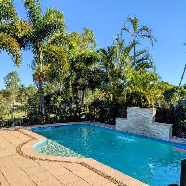 Modern Home - 10 Guests - 5 Bedrooms and Pool, hotel en Bundamba