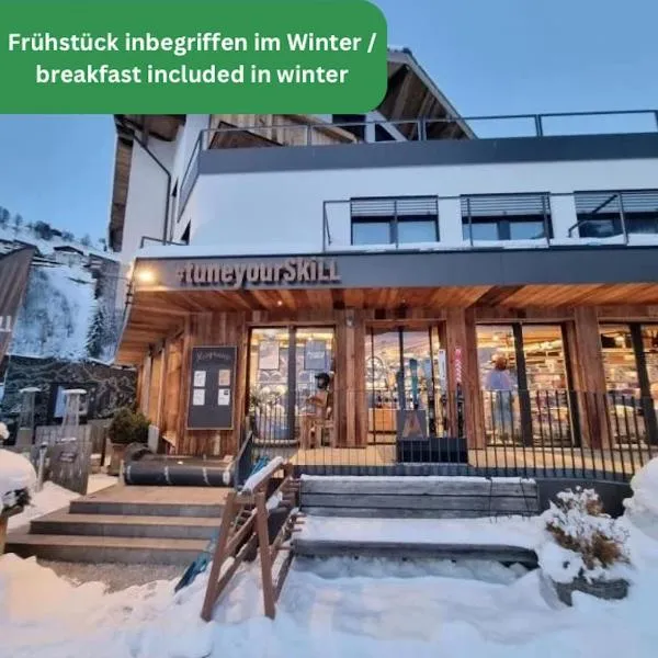 SKILL Mountain Lodge - Ski und Bike Hostel im Sommer mit JOKER CARD, ξενοδοχείο στο Σάαλμπαχ-Χίντεργκλεμ