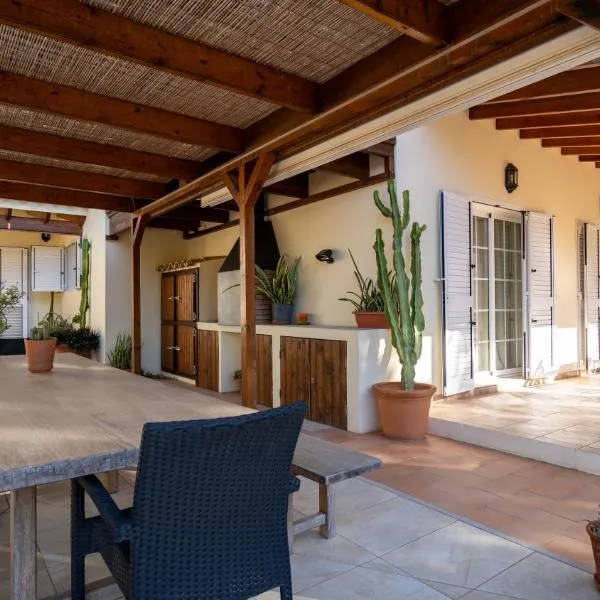 Casa Es Pou en Playa Mitjorn - Emar Hotels，位于米乔尔海滩的酒店