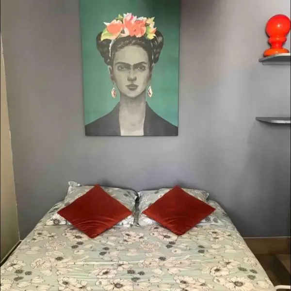 Confortables studios, hotel in Bobigny