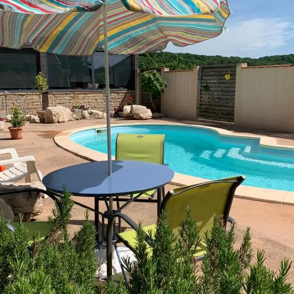 Les oliviers, hotel in Gourgeon