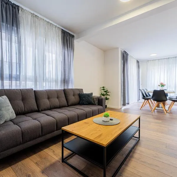 Flex SelfCheckIns 98 - Zagreb - 2 Bedrooms - Parking - Loggia, hotel in Velika Mlaka