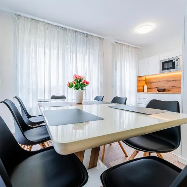 Flex SelfCheckIns 98 - Zagreb - 2 Bedrooms - Parking - Loggia, hotel in Velika Mlaka