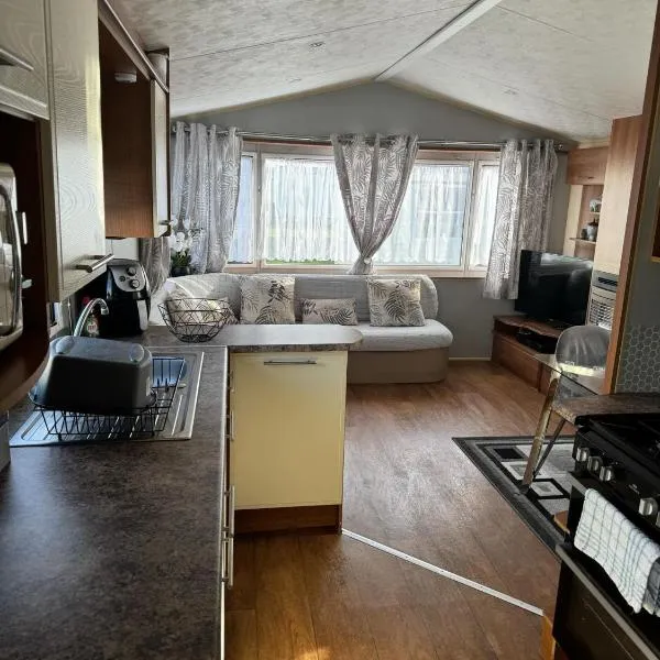 Whitehouse Leisure Park North wales 6 birth caravan, hotel v destinaci Kinmel Bay