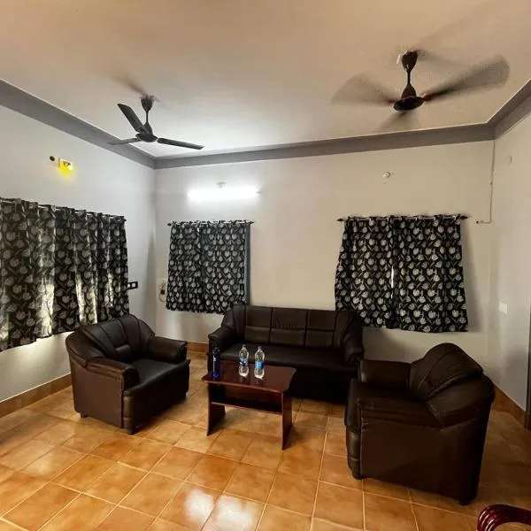 Madura Homestay - Gorgeous Home with 2BHK 5 minutes from NH44, hotell sihtkohas Madurai