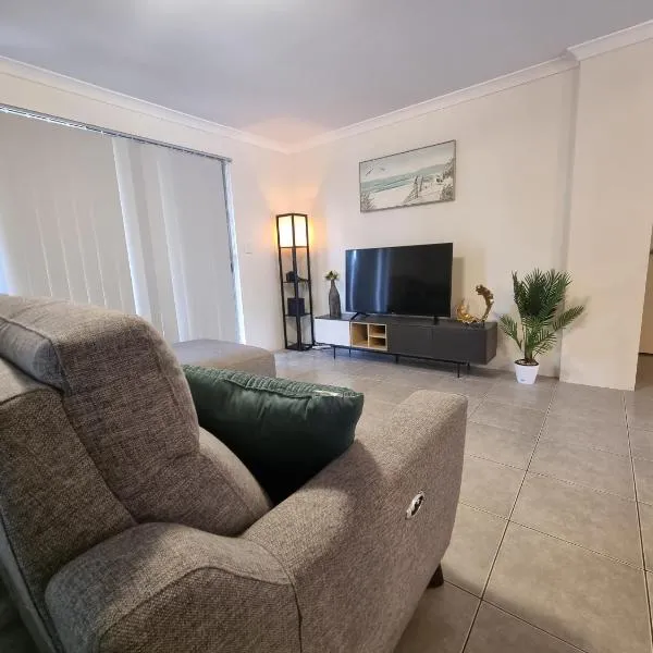 Tranquil Treasure - 3 Bedroom Villa, hotell i Perth
