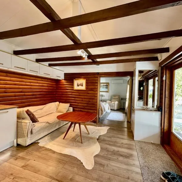 Private Lake Cottage - 1hr from Helsinki, hotel em Vihti