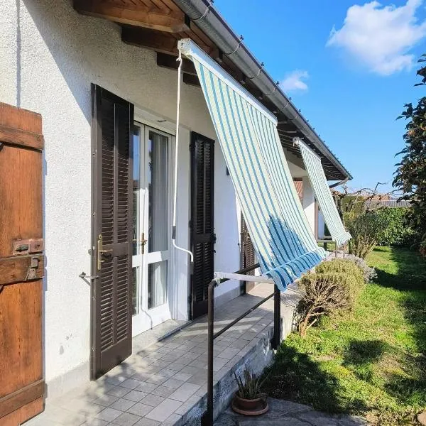La Casa di Rina, hotel v destinaci Angera