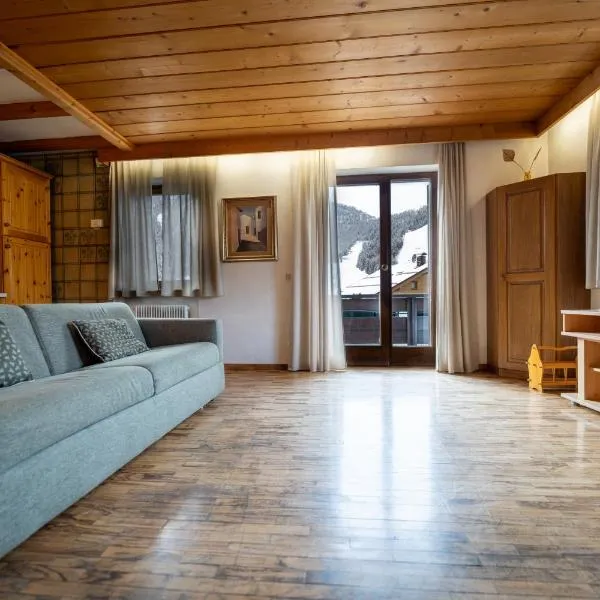 Alpen Suite Apartment, hotel i San Vigilio Di Marebbe