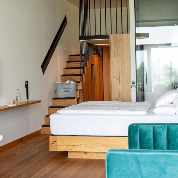Design-Chalet with Garden, Pool, Spa & Restaurant、ロッハウのホテル