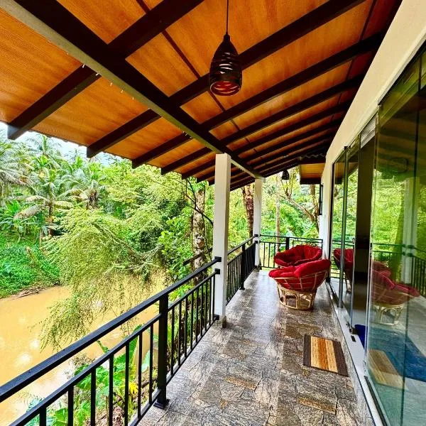 Rainforest River Bay, hotel in Deniyaya