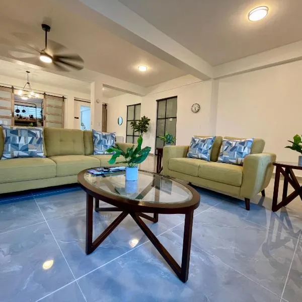 Mont Résidence offering a Loft and 3 Bedroom Apartment steps from the ferry, hotel v destinaci Vieques