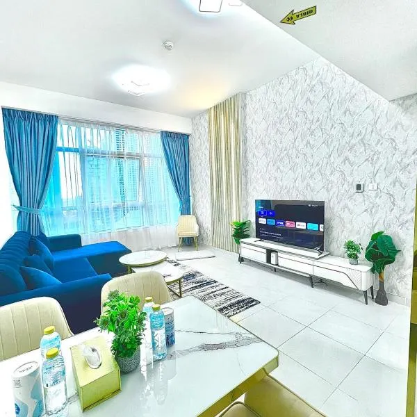 Stunning 2BR Marina View Apt Close to JBR, hotel in Dubai