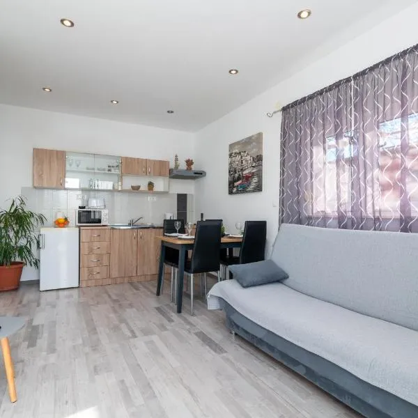 Sara apartmant Trogir-Dragulin, hotel din Trogir