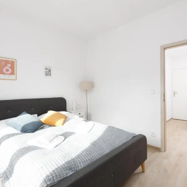 2 bedroom apartment with a terrace near the metro, hotel v Praze